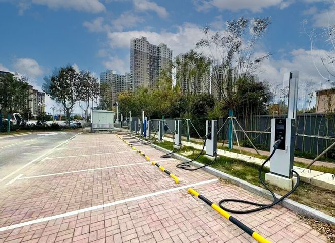 为群众办实事｜加快推进充电桩建设为绿色出行“赋能续航”(图2)