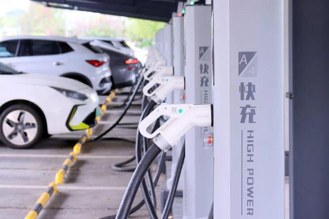 K8·凯发：充电比换电还快？电动车主能靠谁(图5)