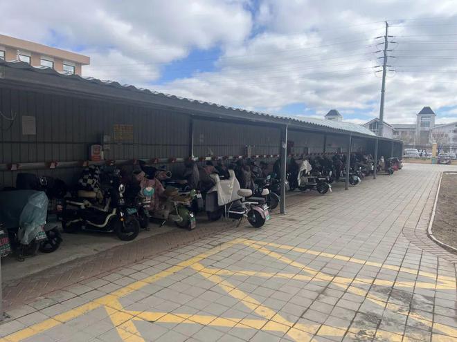 张家口一地在121个小区建设了14049个充电桩端口！(图2)