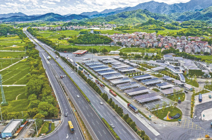 全国最大规模高速公路充电站在浙江杭州投运
