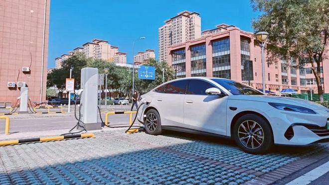 凯发国际首页：新能源超级充电站上新两座！