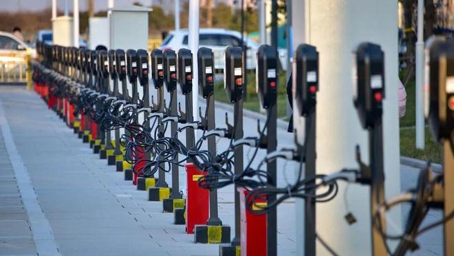 凯发国际首页：新能源超级充电站上新两座！(图3)