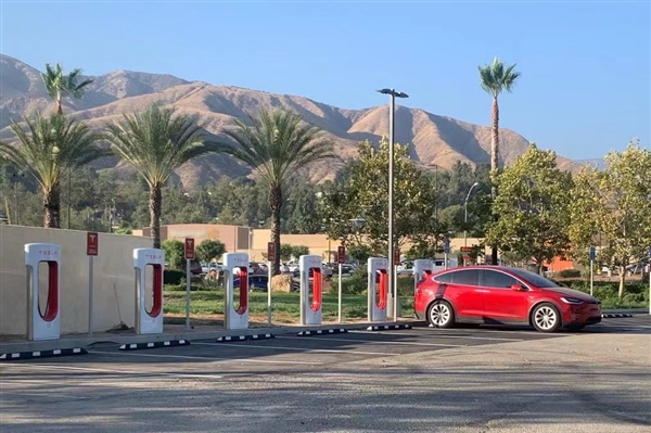 全球近70%的公共充电桩在中国2024年底将达360万座