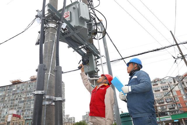 嘉定老旧小区充电设施配网扩容升级三年行动顺利收官(图3)