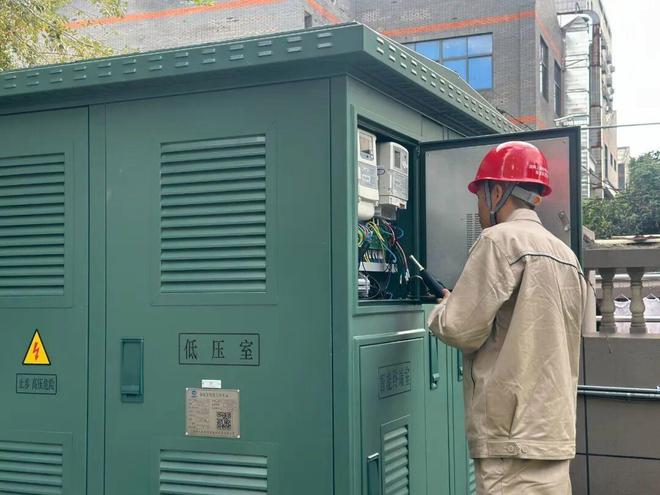 凯发国际首页：惠及14个小区近9000户！嘉定老旧小区充电设施配网扩容升级三年行动收官(图2)