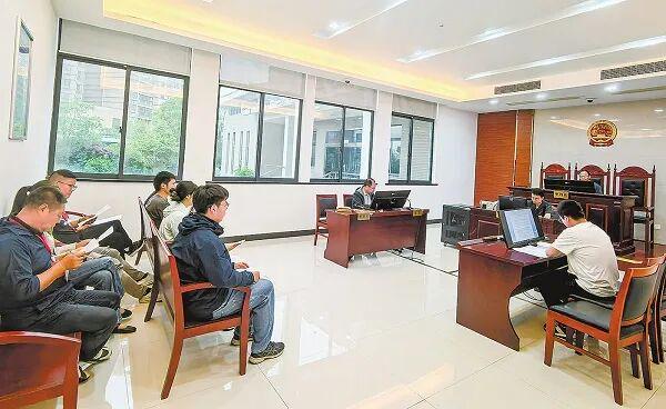 《人民法院报》刊登联络站里的幸福滋味(图2)