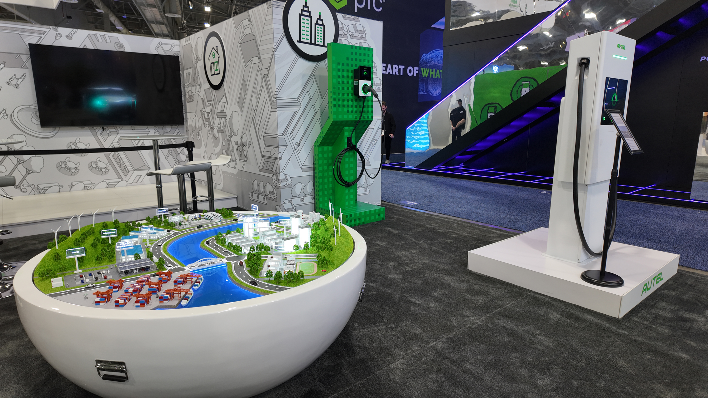 凯发科技：道通科技CES2026AI系统级突破：具身智能集群与智能充电网络勾勒未来蓝图(图4)