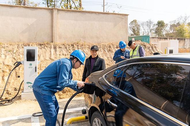 凯发科技：新春走基层｜电力“满格”保春运(图2)