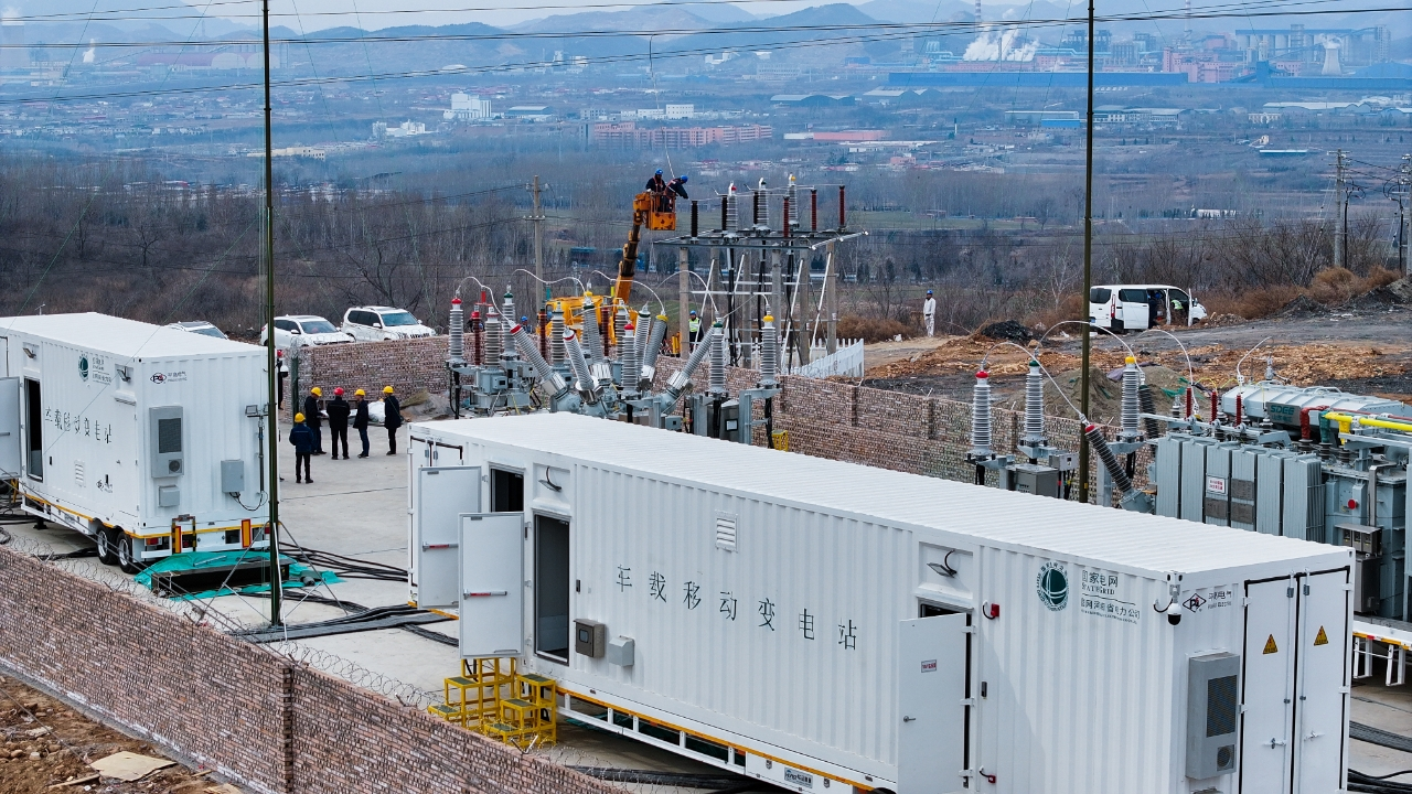 凯发国际首页：国网河南电力创新举措让电动重卡满电上路(图2)