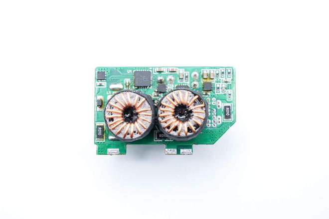 K8·凯发：内置东科DK8607AD合封氮化镓芯片mophie67W氮化镓充电器拆解(图13)